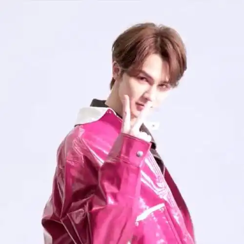 朱正廷超话#朱正廷冰球少年#这个表面上看起来奶凶奶凶滴实则有点憨