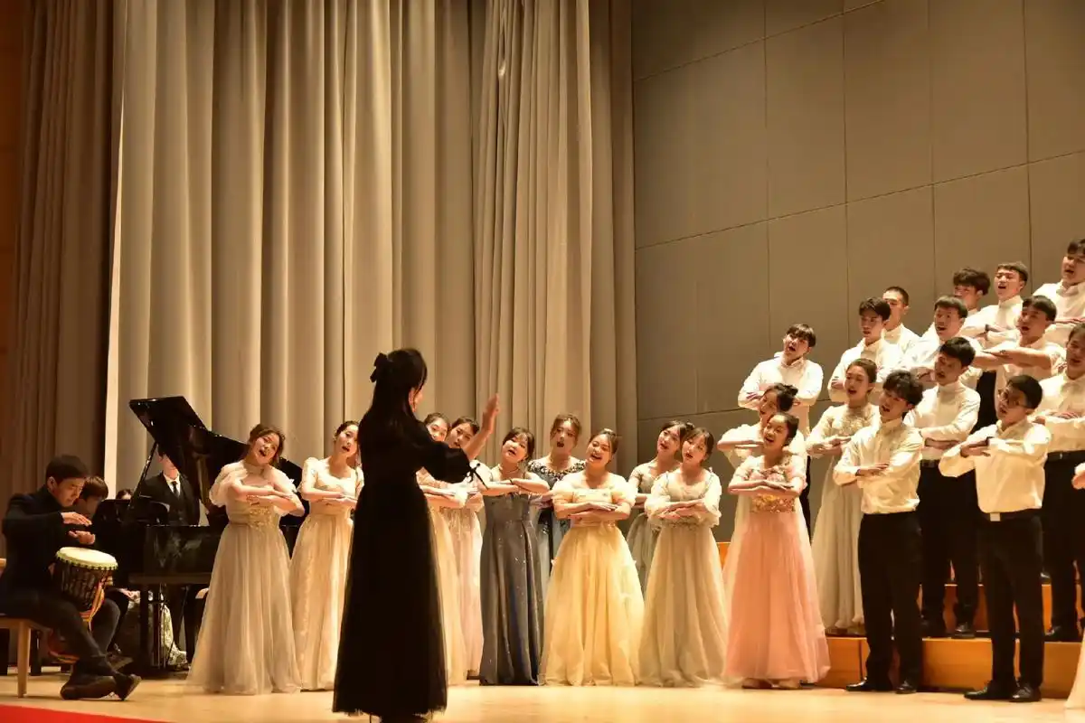 大合唱系列 #合唱指挥  小时候看黑猫警长的那拨孩子长大了 - 抖音