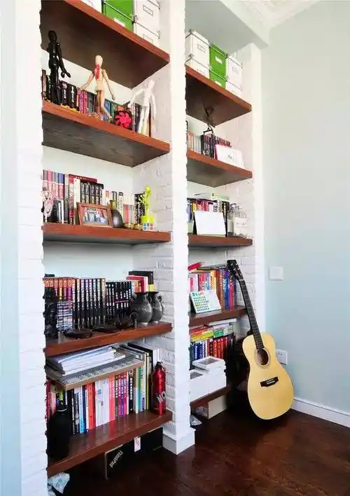 沙发墙当书架,电视柜当吧台餐桌,一点空间都不浪费