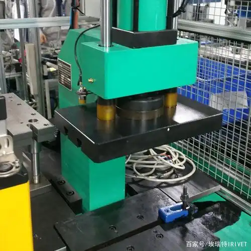 无铆钉铆接机介绍