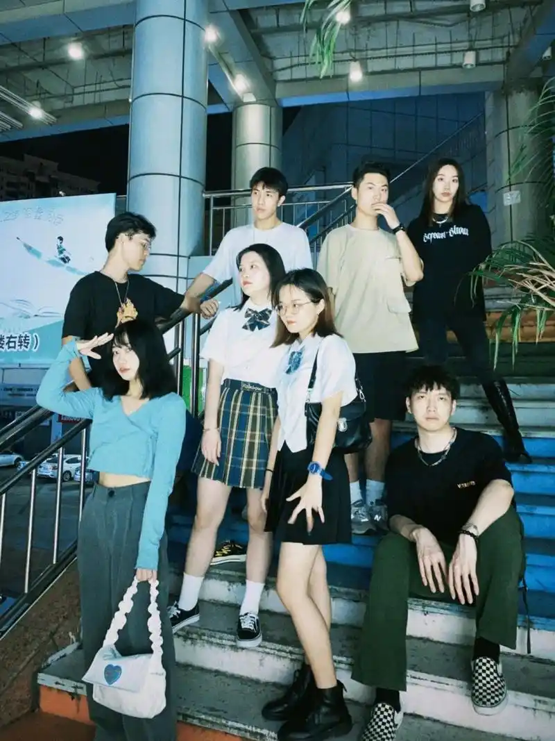 学士服毕业照姿势荒?人多不知道怎么拍? 集美们快看过来!手把手教你!