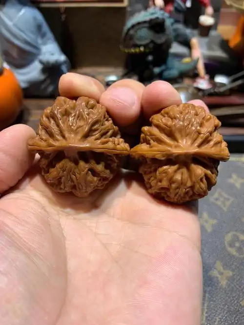 434335尺苹果园狮子头文玩核桃118一对