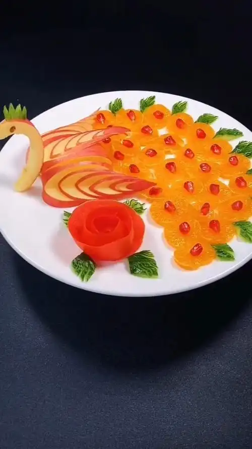 分享一道水果拼盘,孔雀开屏寓意着吉祥如意,前程锦绣-度小视