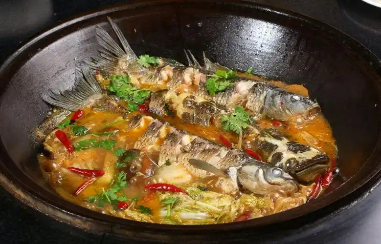 家常炖鱼(家常炖鱼 炖条大鲤鱼美美的吃一顿 用料也简单) - 趣味头条