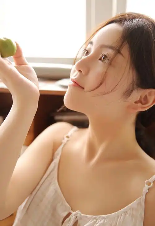 清新甜美美女性感撩人写真图片