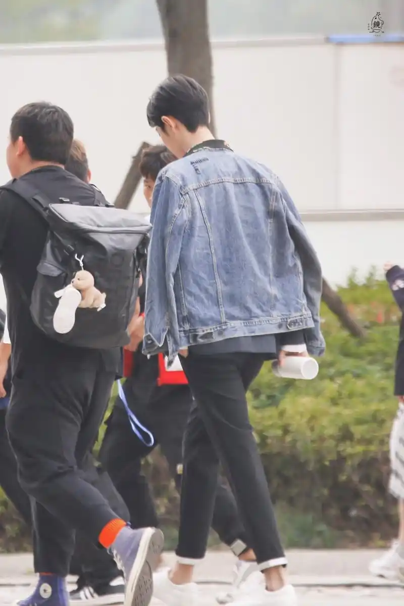 原来这是演余生期间的肖战啊!戏里戏外都帅,连后脑勺都是那么好看!