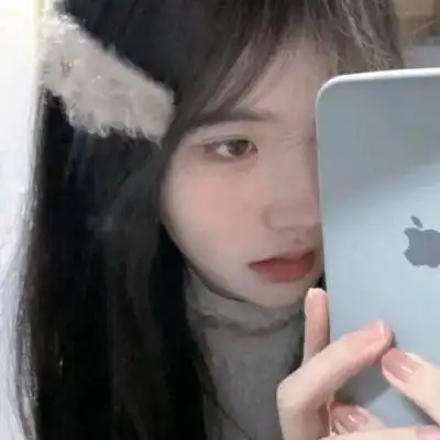 双丸子头的森系美女个性微信头像