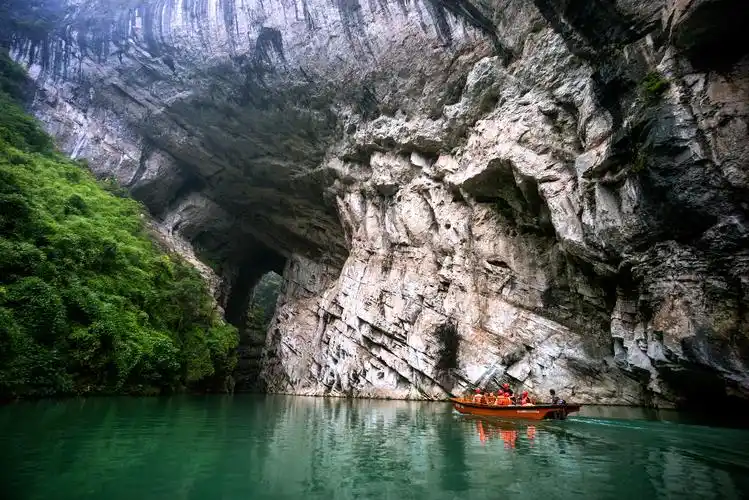 蒲花暗河位于重庆市 a target="_blank" href="/item/黔江区/3225341"