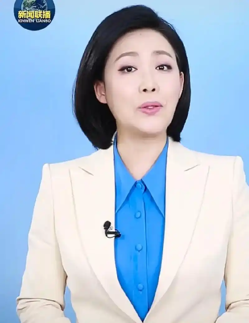 今天刷视频刷到了郑丽一个勤奋努力的央视主持人文雅大方的形象也很