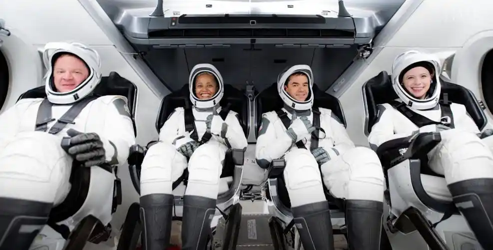 真太空旅游spacex首次私人宇航员发射9月启动系统训练是关键