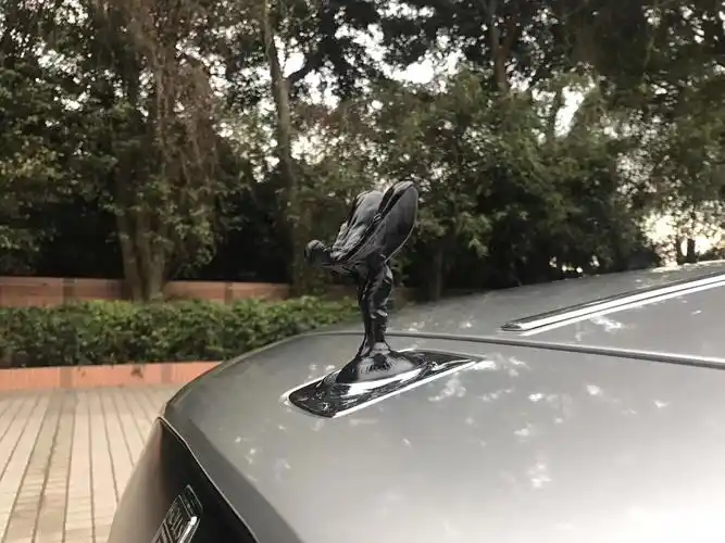 劳斯莱斯古斯特"暗夜天使"版,稀有劳斯莱斯黑色小金人,传承一代经典