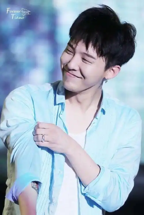 权志龙gd权志龙壁纸无水印权萌萌笑容灿烂的无水印壁纸图都是在微博