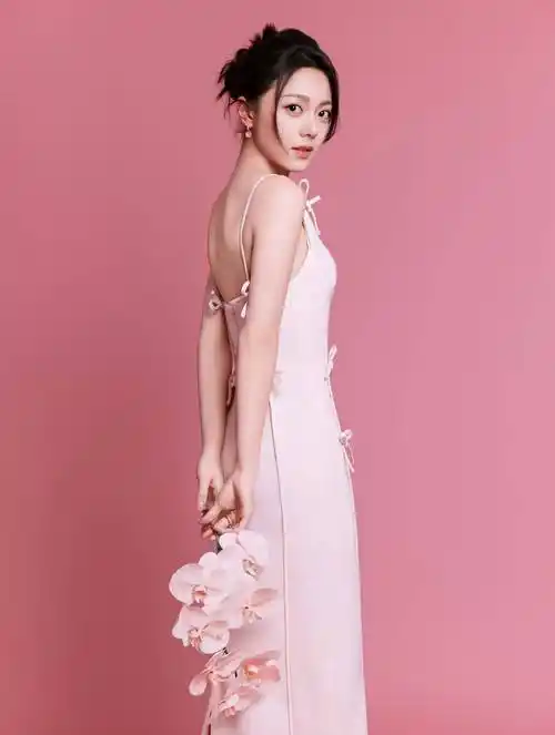 赵今麦系带粉裙 甜美娇嫩 如春日桃花 清新明媚_蝴蝶结_侵权_娱乐