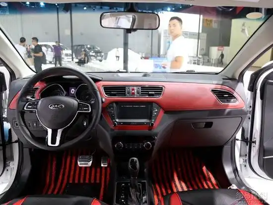 2017款江淮瑞风s2内饰