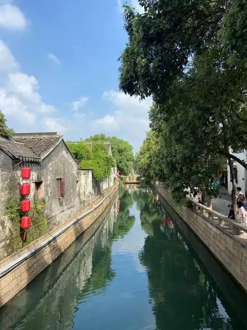 姑苏城风景 #苏州山塘街 打卡的时间点可能不对,差点挤死在 - 抖音