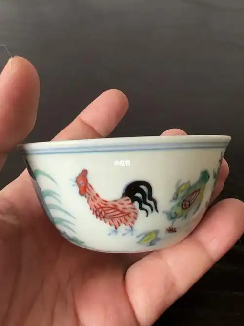 大明成化斗彩鸡缸杯
