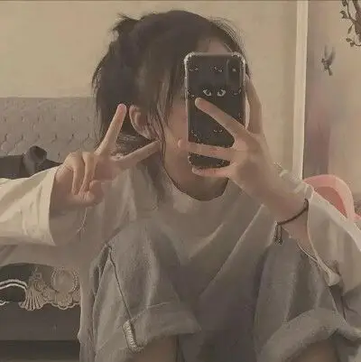 女孩手机遮脸头像