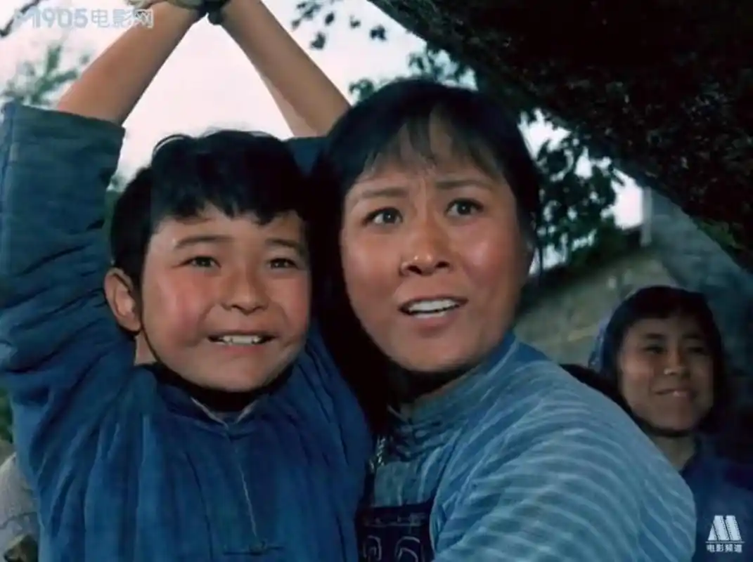 [老电影经典场面]《闪闪的红星》中,红军回来了.