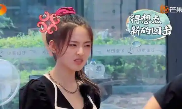 海涛夸杨超越的说唱押韵,注意王俊凯的眼神?