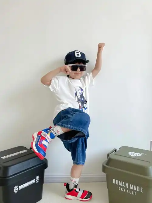 你相信光吗哪个男孩子能不爱奥特曼60