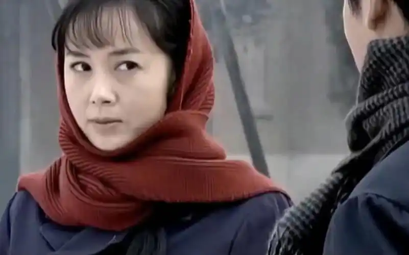 文丽与佟志相亲,当文丽拉下围巾后,瞬间惊艳了佟志