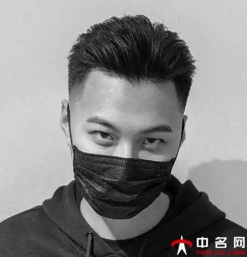 今年流行的男生型男短发发型推荐