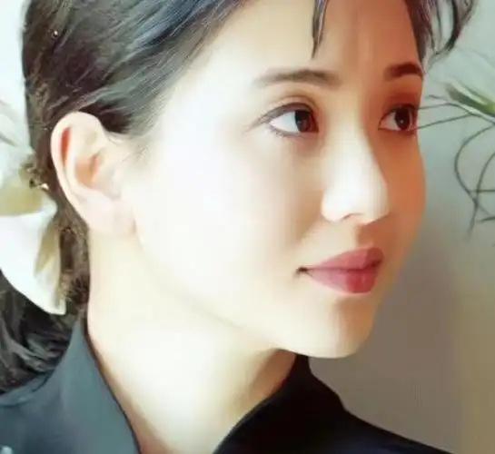 她就是曾经的女神陶慧敏,因其美丽与表演而备受赞誉.她出生于浙