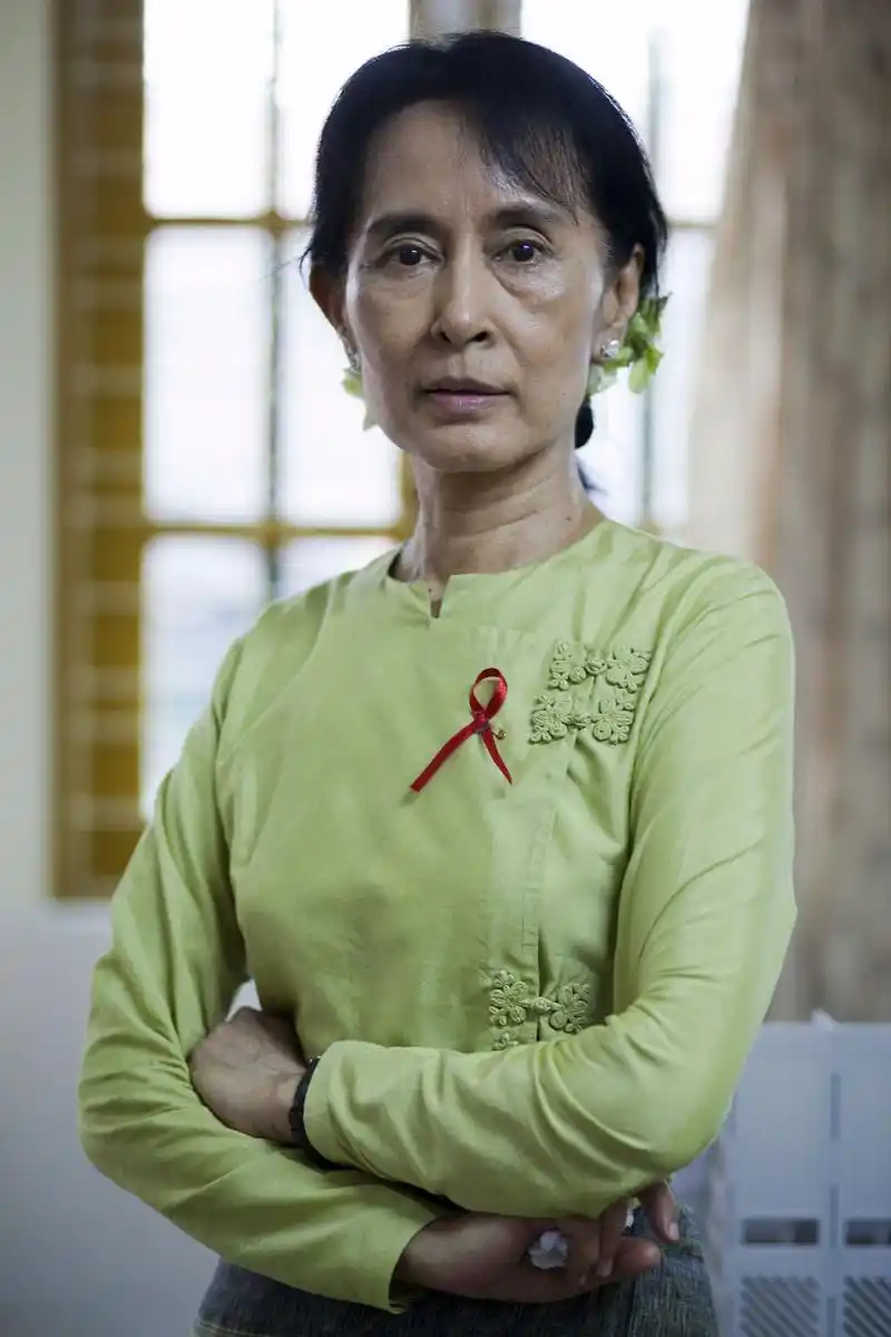 缅甸原国务资政昂山素季获释  缅甸原国务资政昂山素季,终于从严苛的