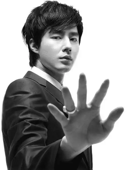 赵寅成年轻时照片 第1页