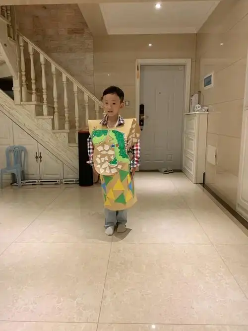 这件衣服估计会深受所有男孩子们的喜爱吧!