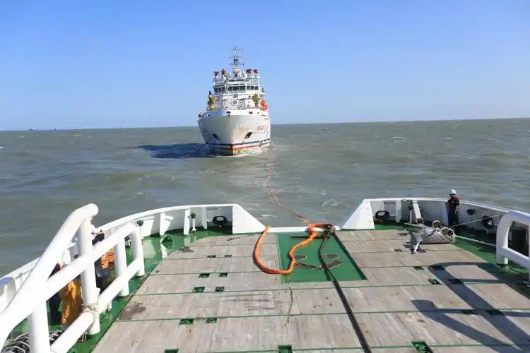 东海海巡执法总队"海巡01"轮开展长江口水域巡航