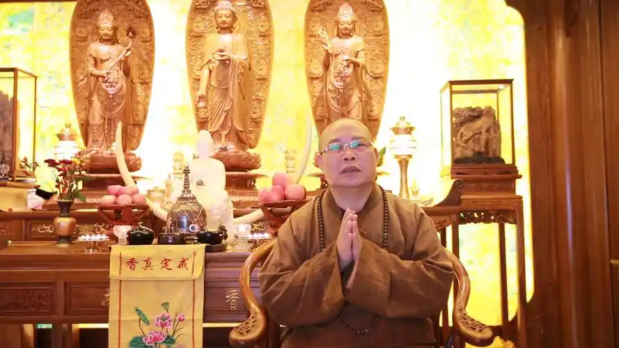 广州大佛寺方丈耀智法师祈求疫情早日平息