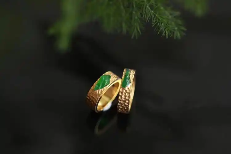 全小红书独一无二的冰阳绿翡翠对戒