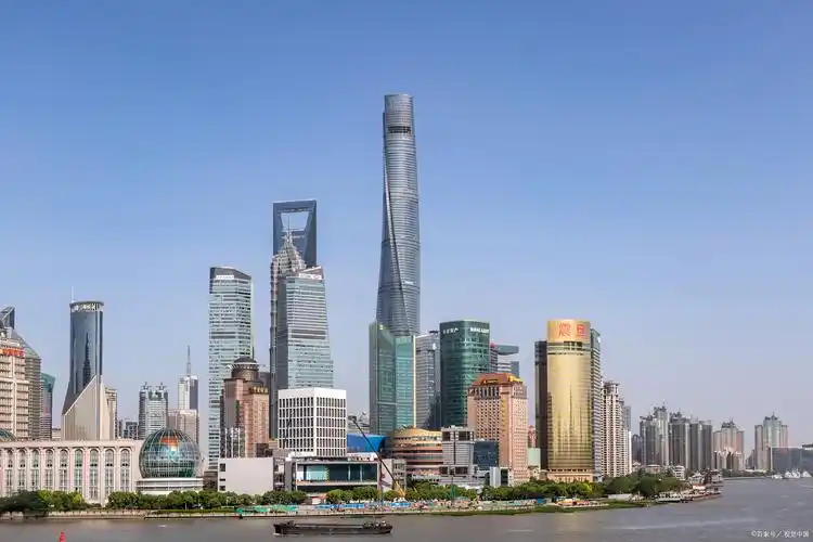 作为我国金融中心和国际大都市之一,上海陆家嘴以其高楼林立,灯火辉煌