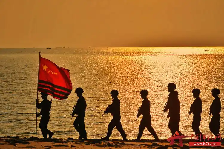 霞光辉映,一组剪影带你领略军人风采!