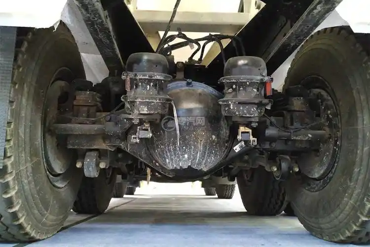 东风锦程前四后八搅拌车后桥