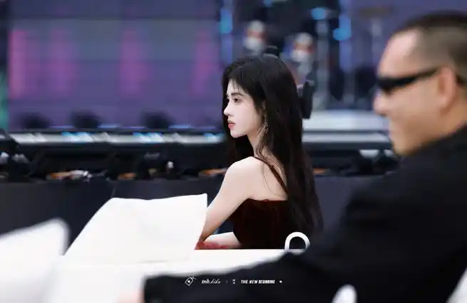 鞠婧祎红毯##qq音乐巅峰盛典