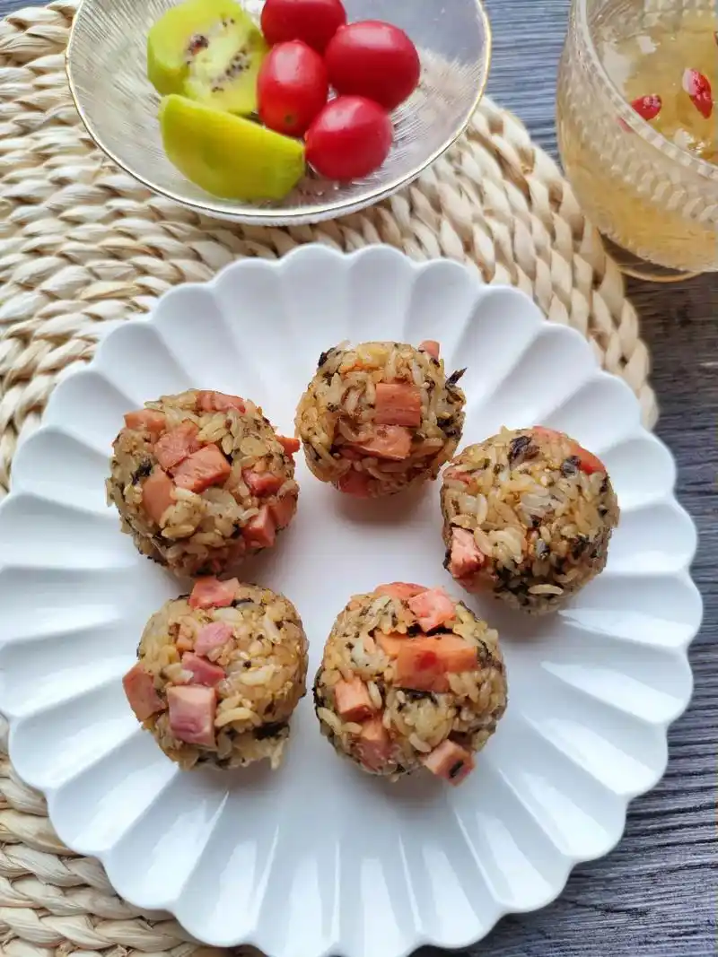 饭团/儿童早餐饭团.饭团 💐💐材料:米饭200g,午餐肉 - 抖音