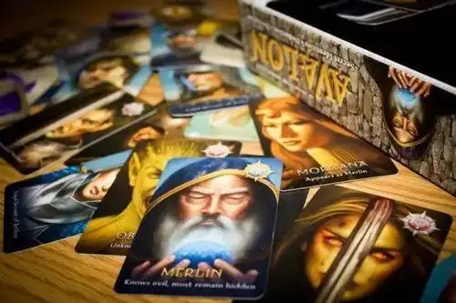 阿瓦隆是一款逻辑语言类桌游,与著名的狼人杀齐名.