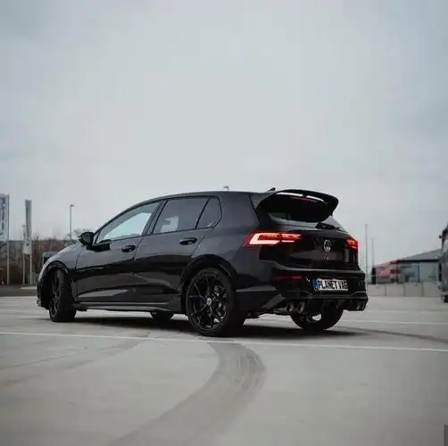 高尔夫提车作业实拍第八代高尔夫r315匹马力的黑武士