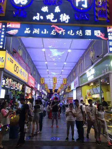 西安夜景:地方特色小吃街