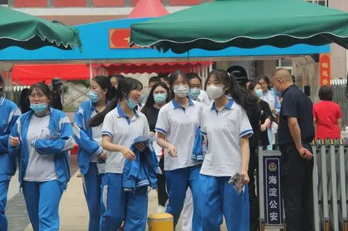 2021年6月7日北京育英学校考点,语文考完了