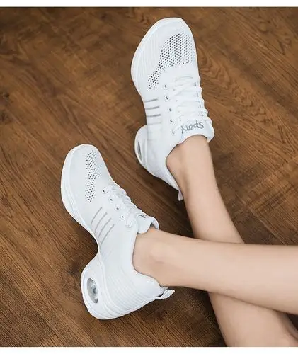 达芙妮扁平足军训运动鞋女防滑透气软妹ins跑步潮鞋原宿ulzzang街拍