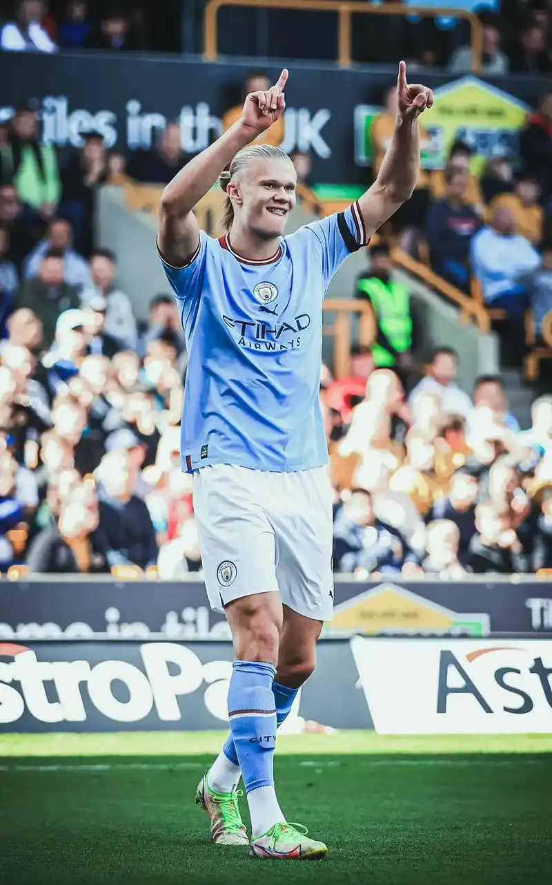 足球壁纸王国 | 哈兰德 #足球壁纸王国 - 抖音