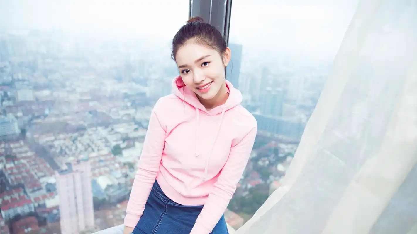 美女明星林允桌面壁纸