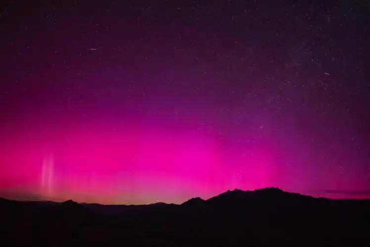 星空有约丨美翻了!快来一睹绚丽"极光秀"