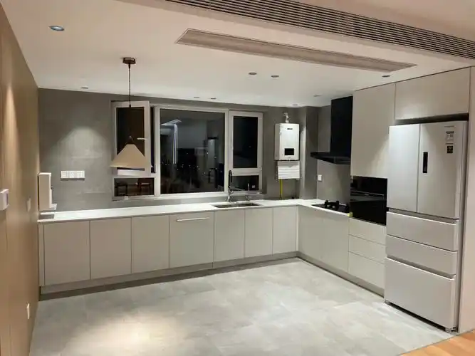 71 厨房餐厅整体尺寸大概是4米x3米.