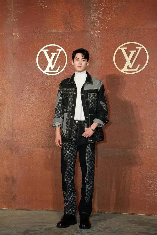 终于看到王鹤棣的lv全身图了