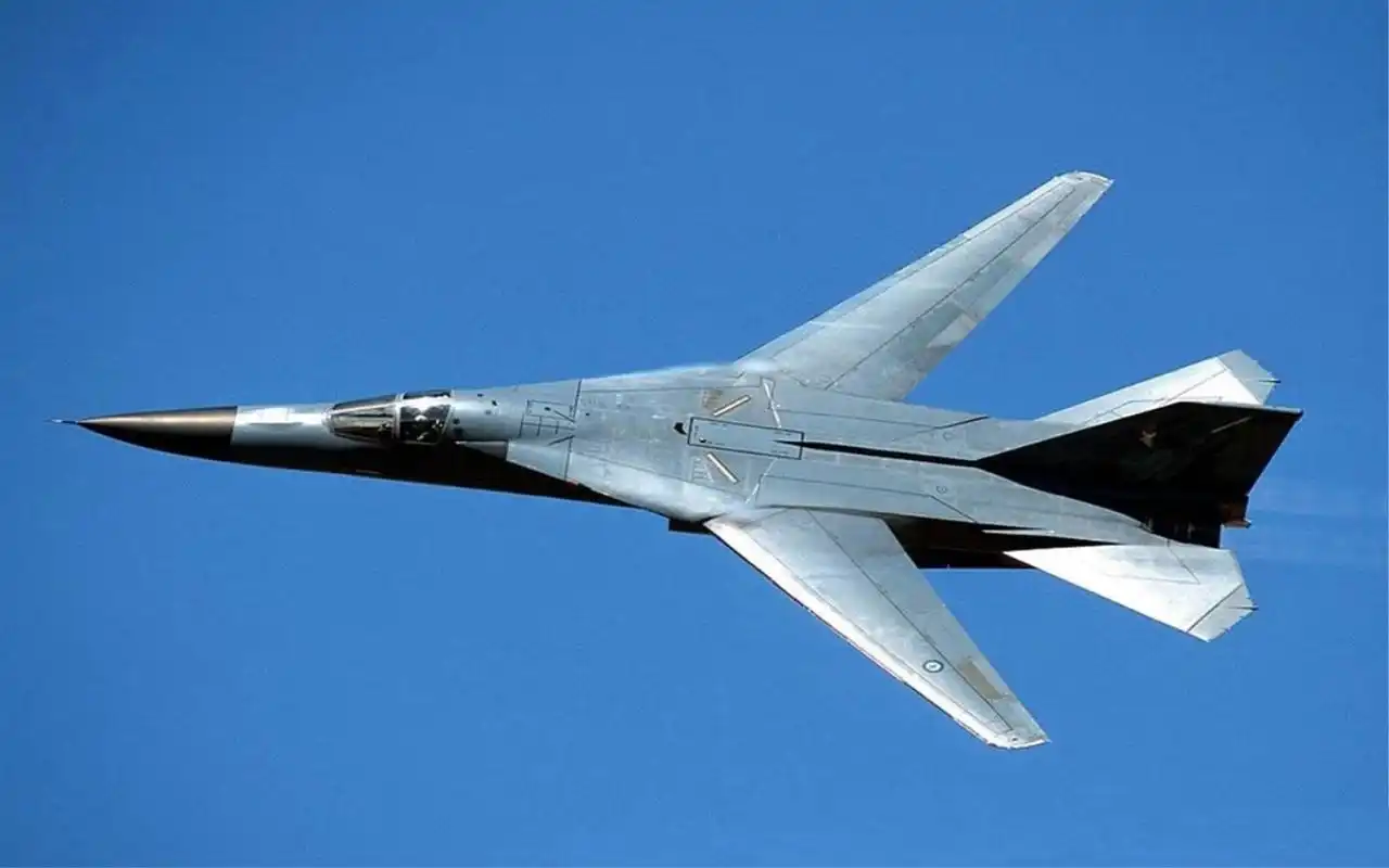 f111战斗轰炸机图片3下载