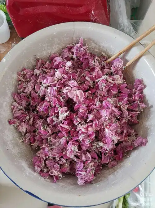 蒸菜～紫色杨槐花